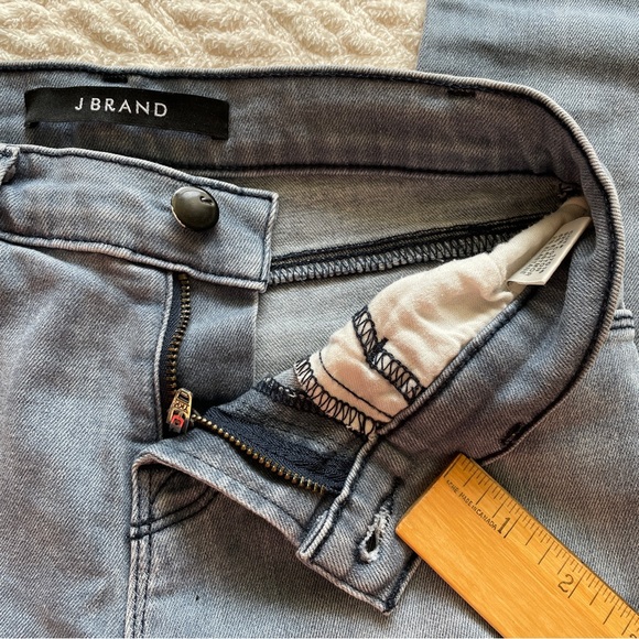 J Brand Capri Denim Jeans In Strobe Wash Made in USA - Picture 12 of 13